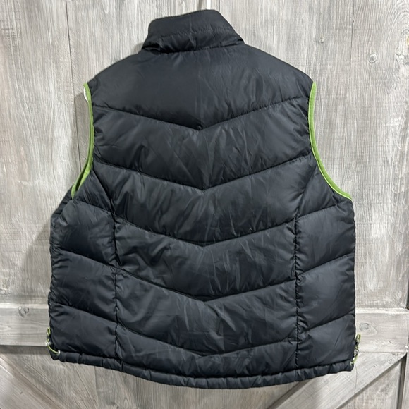 L L Bean large down reversible vest. H1 - Picture 4 of 7
